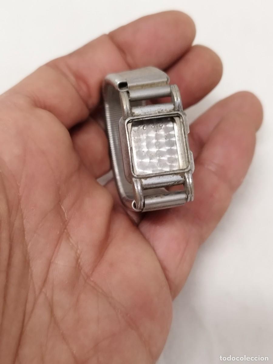 Vintage: Reloj de pulsera sin maquinaria, a identificar. Caja de reloj con correa.