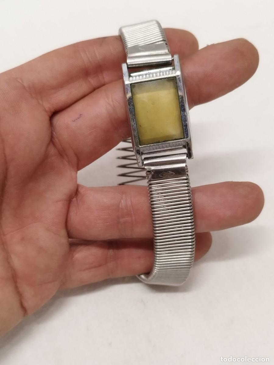 Vintage: Reloj de pulsera sin maquinaria, a identificar. Caja de reloj con correa.