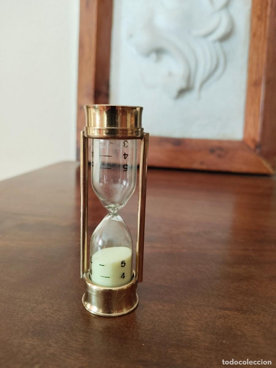 Vintage: Peque&ntilde;o reloj de arena. para poco m&aacute;s de 5 minutos.