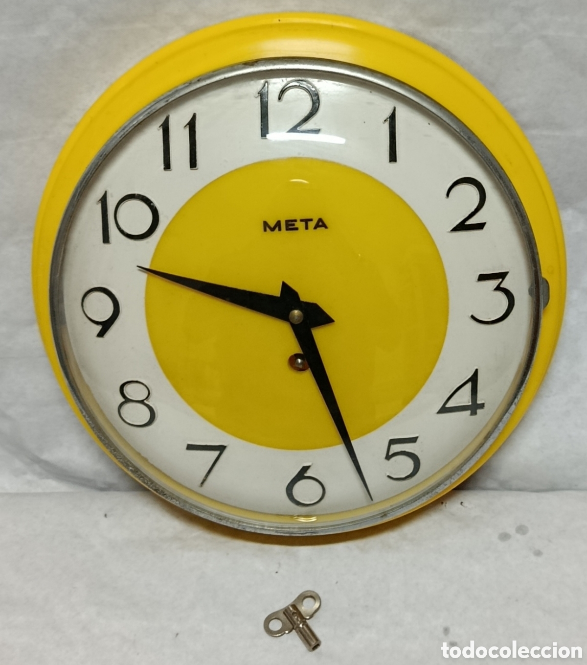Vintage: bonito y curioso reloj vintage carga manual de pared marca Meta estilo retro