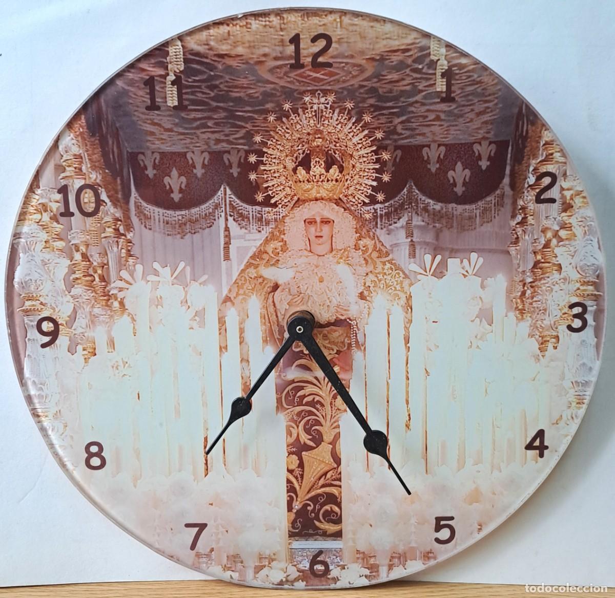 Vintage: RELOJ PARA PARED DE CRISTAL CON MANILLAS DE METAL E IMAGEN DE VIRGEN. RELOJ-35