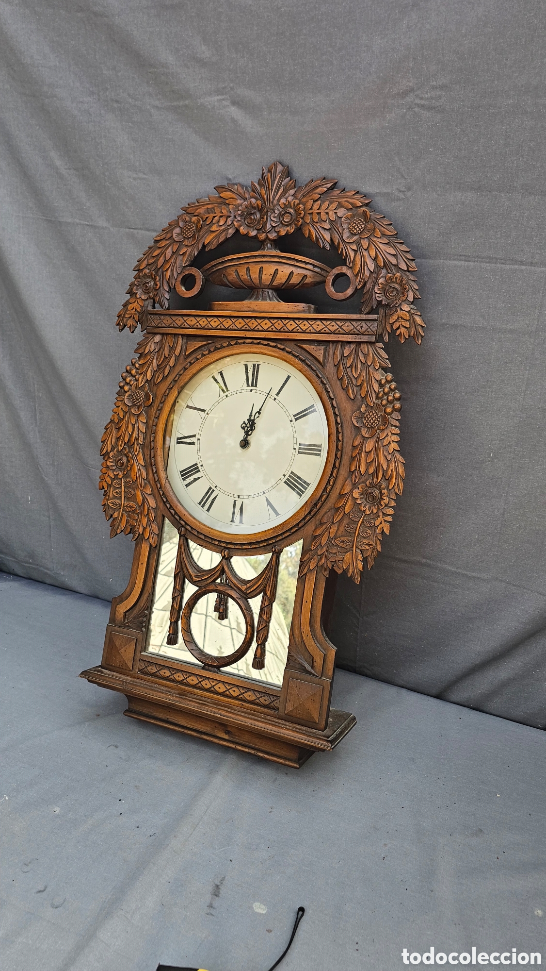 Vintage: Reloj grande de pared de madera tallada