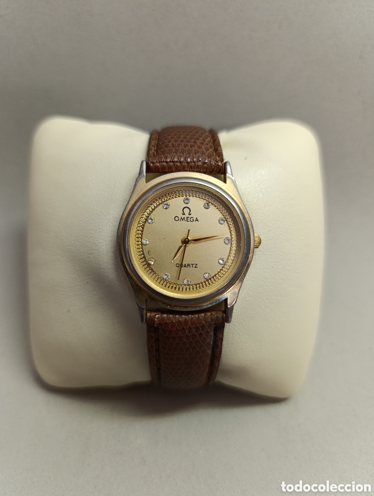 Vintage: RELOJ DE PULSERA CAJA METALICA DORADA. CORREA DE CUERO.