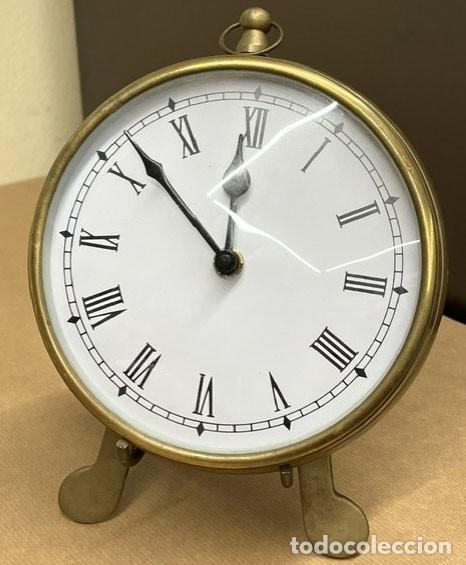 Vintage: Reloj de laton con soporte