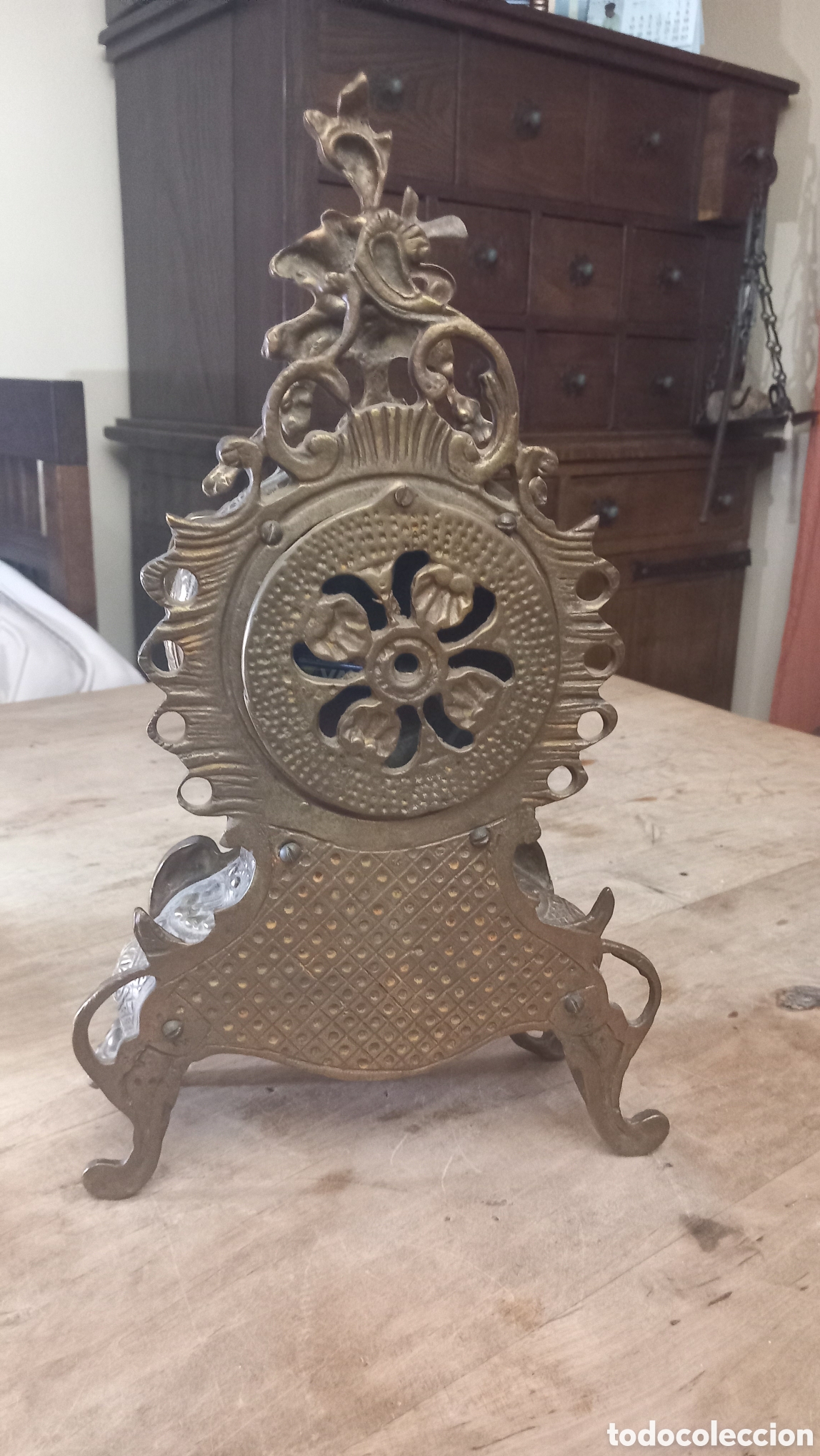 Vintage: Reloj de bronce funcionando a pilas - Foto 3