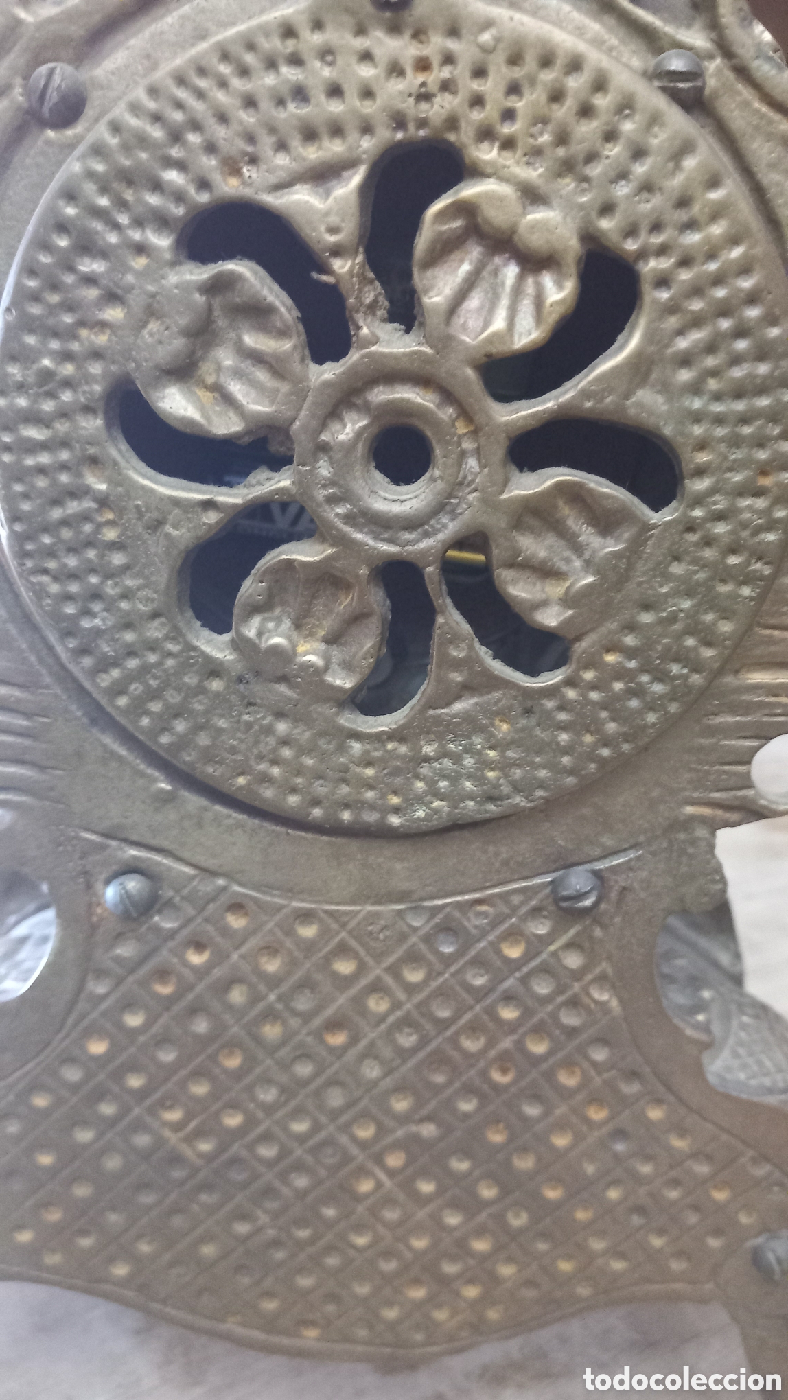 Vintage: Reloj de bronce funcionando a pilas - Foto 5
