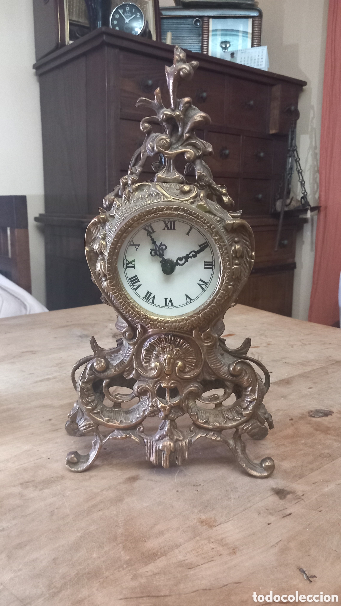 Vintage: Reloj de bronce funcionando a pilas