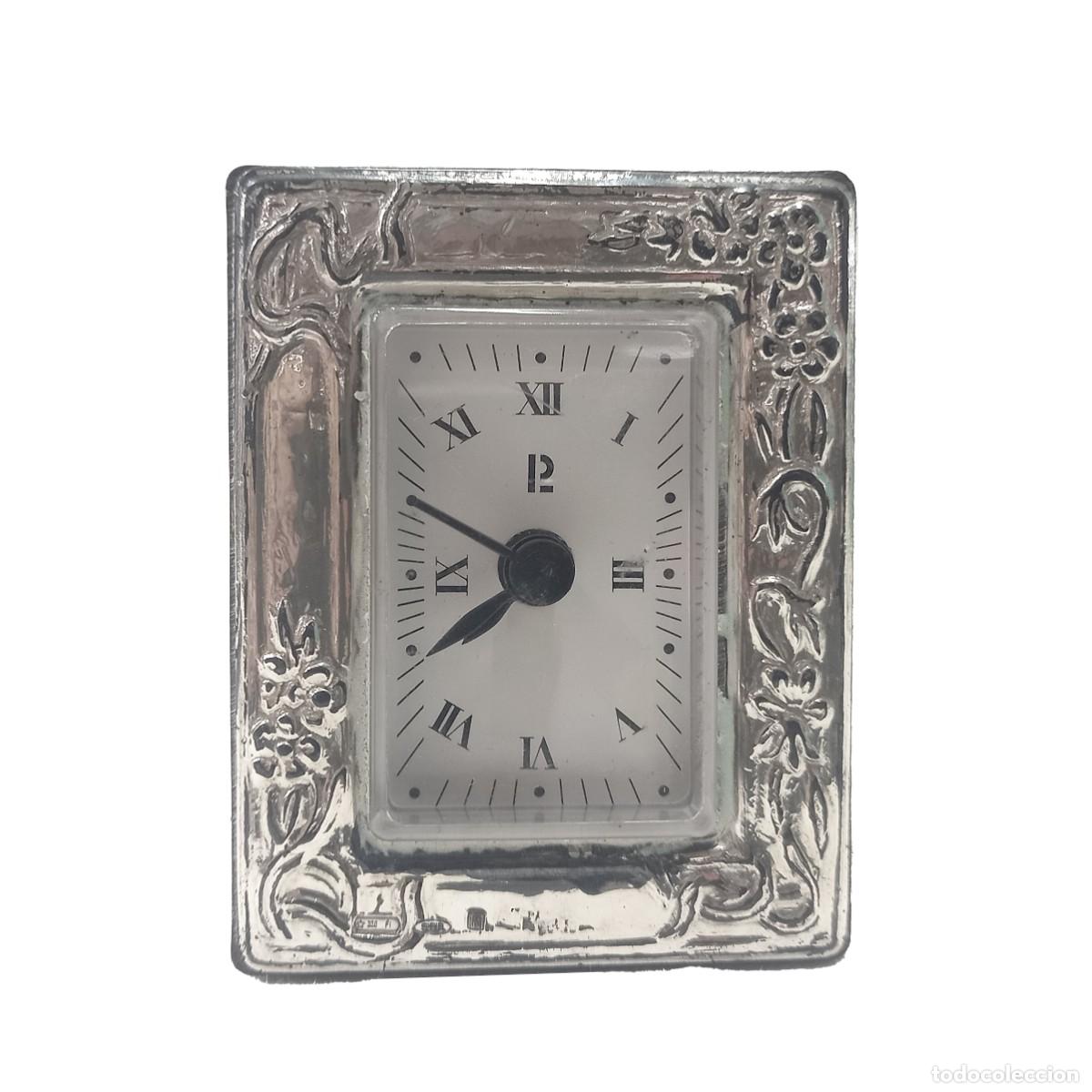 Vintage: Peque&ntilde;o reloj Cuarzo. Con marco de plata.