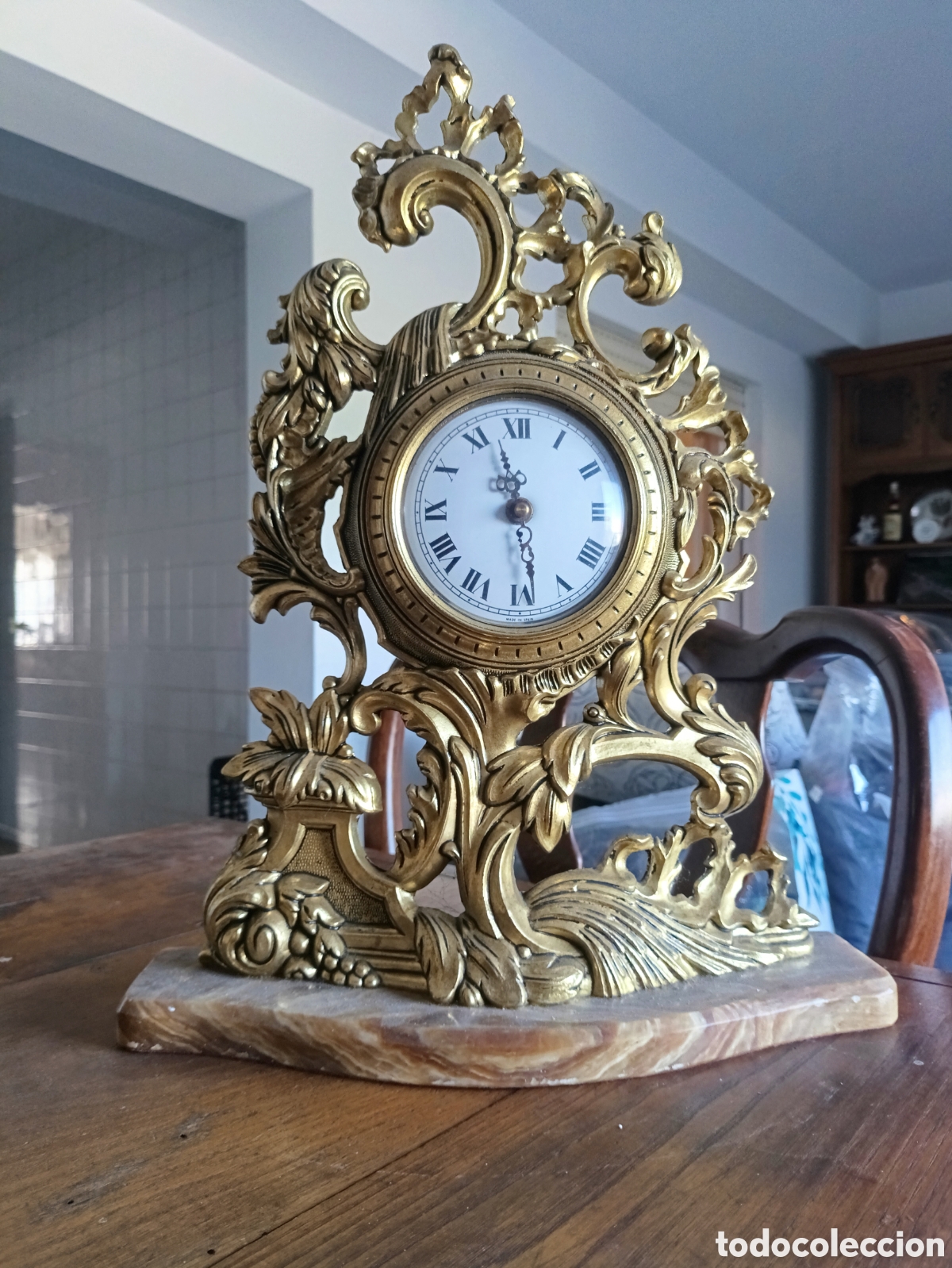 Vintage: Reloj de mesa dorado