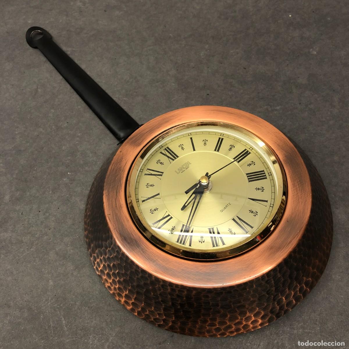 Vintage: ANTIGUO RELOJ DE PARED - EN FORMA DE SART&Eacute;N - LANDEX - PRECISA REVISI&Oacute;N - 40,5 X 21 CM / 441