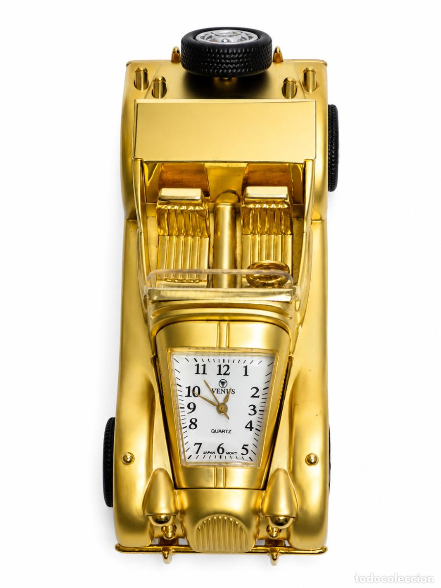 Vintage: Reloj Miniatura Coleccionable - Marca Venus, (Quartz), Japan - Coche Cl&aacute;sico Dorado