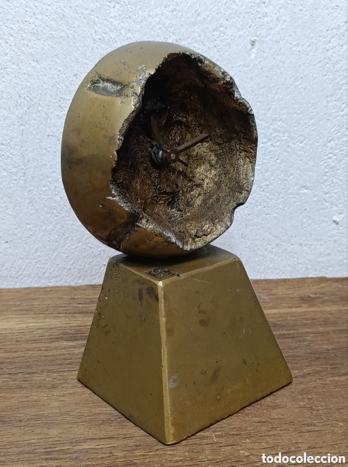 Vintage: ANTIGUO RELOJ DE ESTILO BRUTALISTA DE BRONCE Y ALUMINIO DISE&Ntilde;O DE DAVID MARSHALL, A&Ntilde;OS 70.