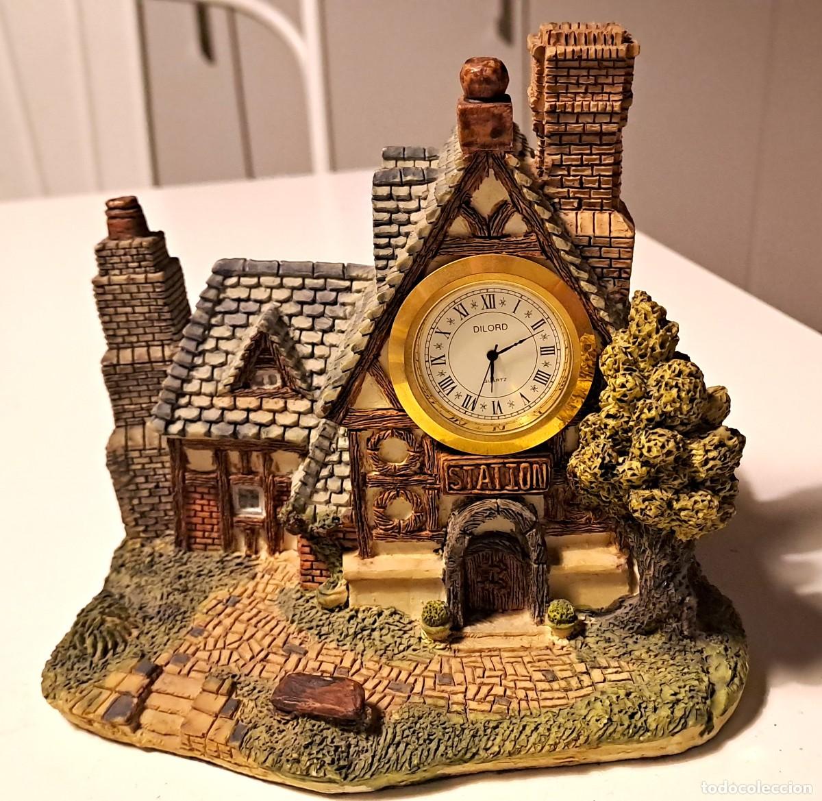 Vintage: RELOJ DE SOBREMESA CON FORMA DE CASITA O ESTACION ESTILO INGLES