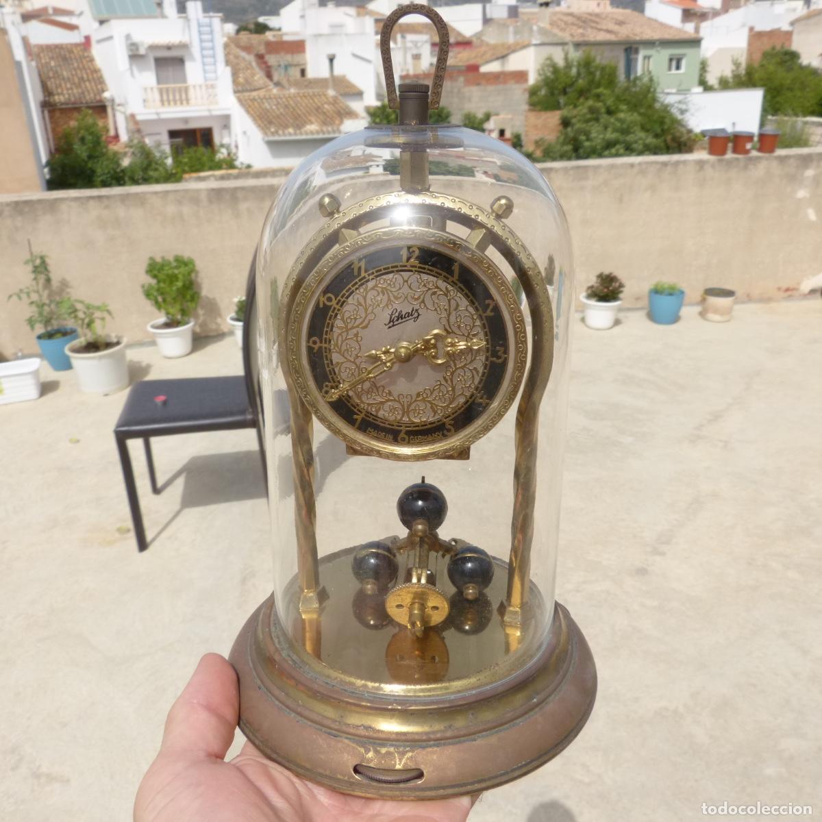 Vintage: Reloj en urna, schatz, made in germany 1953. Para piezas o restaurar, no se ha probado!. 1161gr.