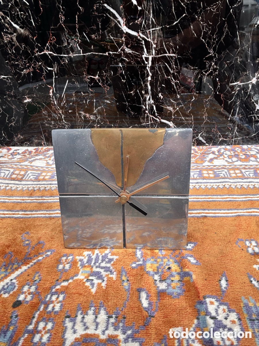 Vintage: reloj de sobremesa o escritorio de estilo brutalista