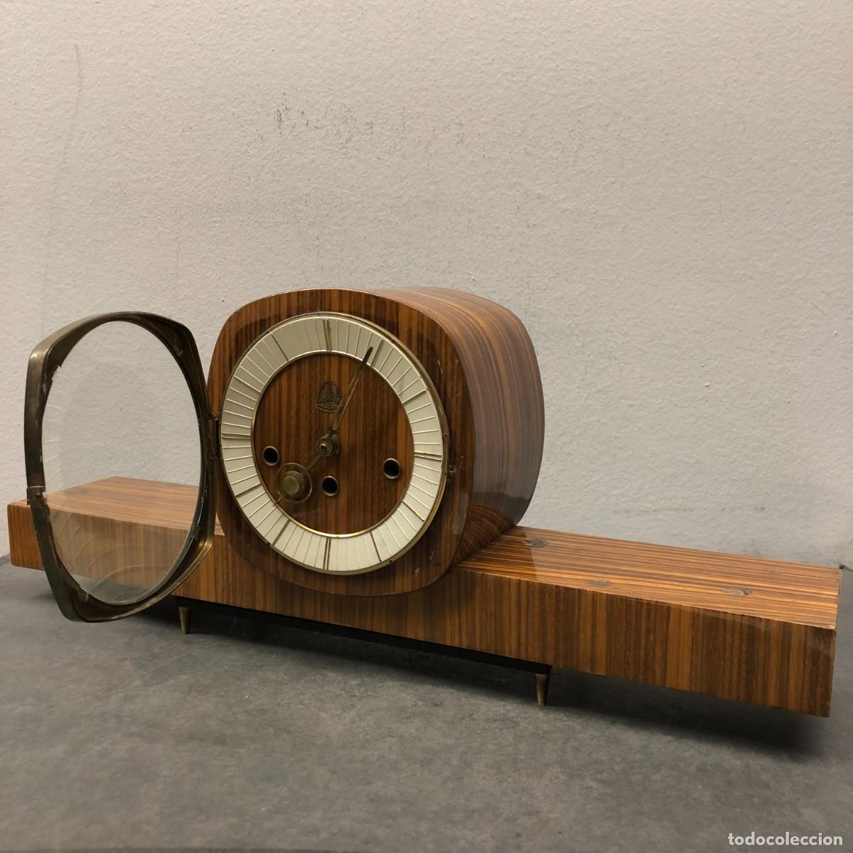 Vintage: PRECIOSO RELOJ DE SOBREMESA - RELOJ DE DISE&Ntilde;O - 55 X 23,5 CM - LA PUERTA NO CIERRA BIEN - VER FOTOS
