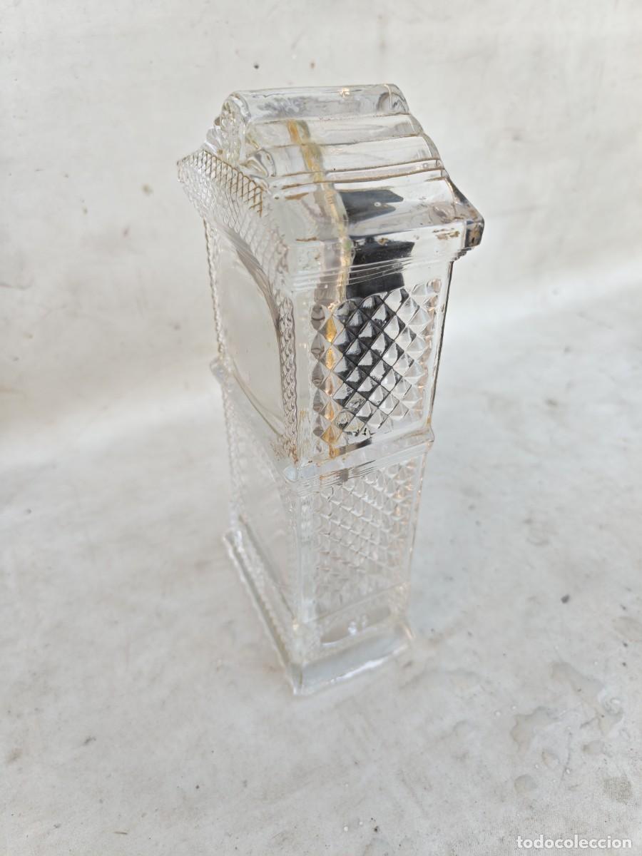Vintage: Reloj de p&eacute;ndulo, de cristal, cuarzo, con forma de casa. - Foto 3
