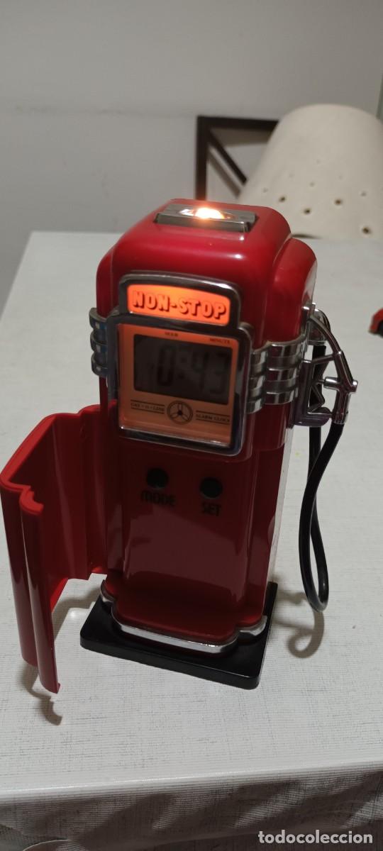 Vintage: ANTIGUO SURTIDOR DE GASOLINA RELOJ CON LUZ. 17 CMS.