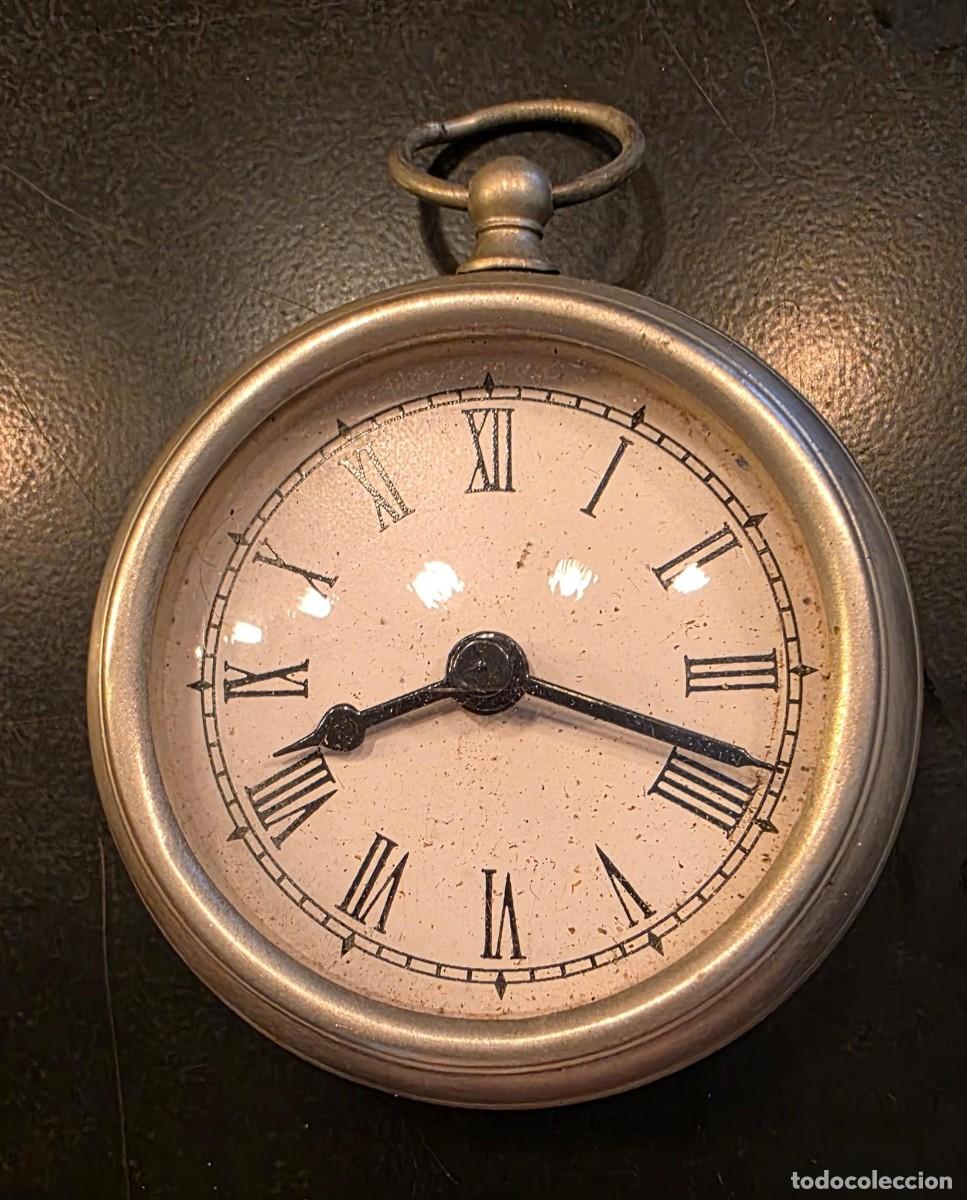 Vintage: Gran Reloj de Bolsillo Antiguo 12 &times; 10 cm &ndash; Esfera con N&uacute;meros Romanos &ndash; Caja Met&aacute;lica