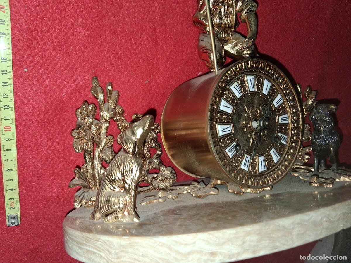Vintage: Reloj antiguo bronce - Foto 2
