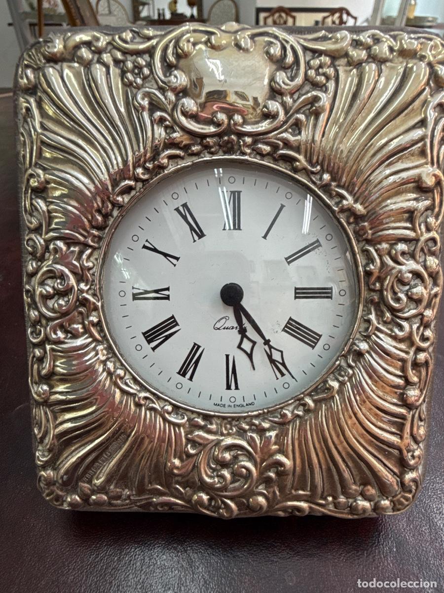 Vintage: Reloj de cuarzo de sobremesa ingl&eacute;s con marco de plata