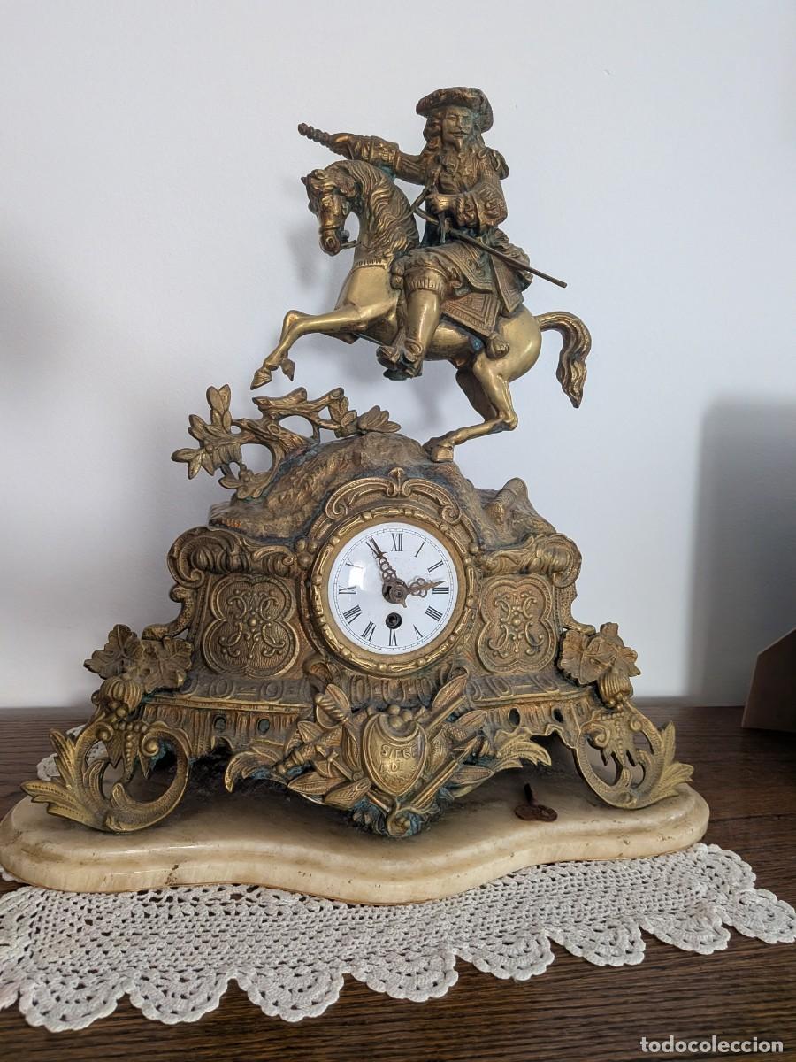 Vintage: Reloj ornamental en bronce y m&aacute;rmol