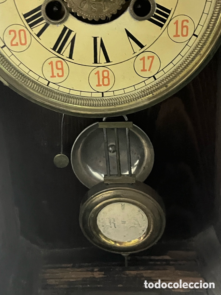 Vintage: Reloj antiguo de pared con p&eacute;ndulo y llave - Foto 7