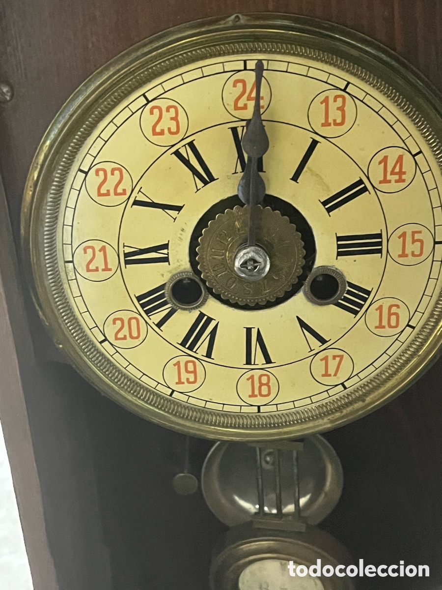 Vintage: Reloj antiguo de pared con p&eacute;ndulo y llave - Foto 8