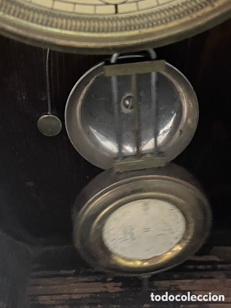 Vintage: Reloj antiguo de pared con p&eacute;ndulo y llave - Foto 9