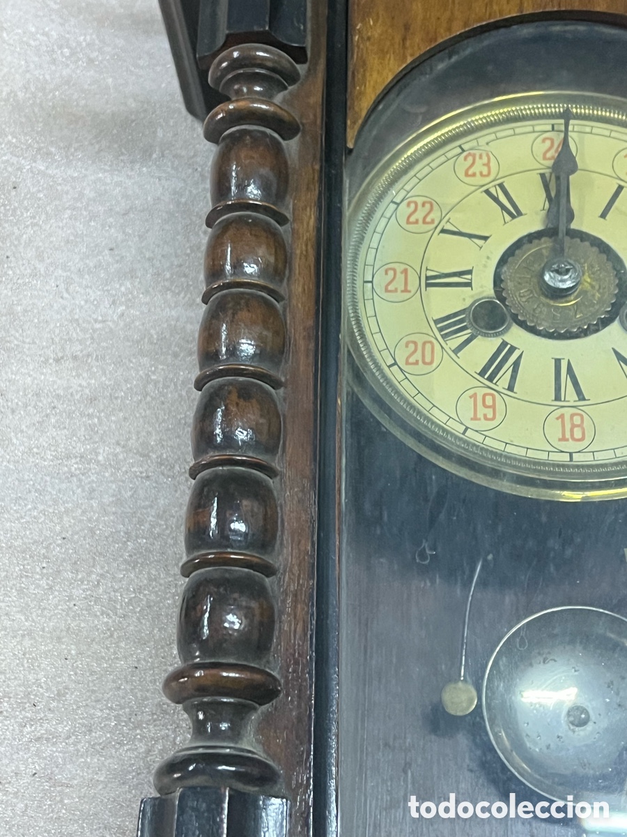 Vintage: Reloj antiguo de pared con p&eacute;ndulo y llave - Foto 15