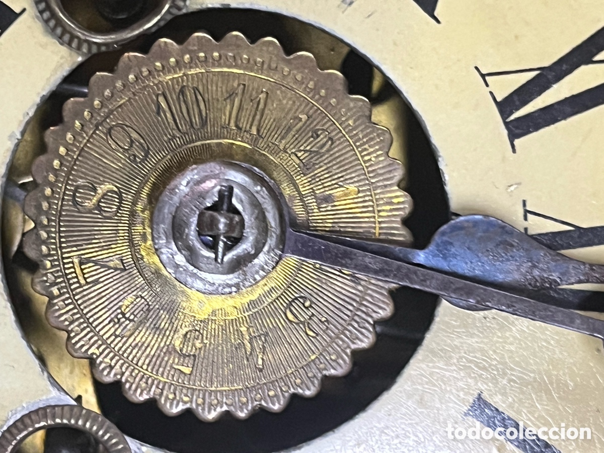 Vintage: Reloj antiguo de pared con p&eacute;ndulo y llave - Foto 19