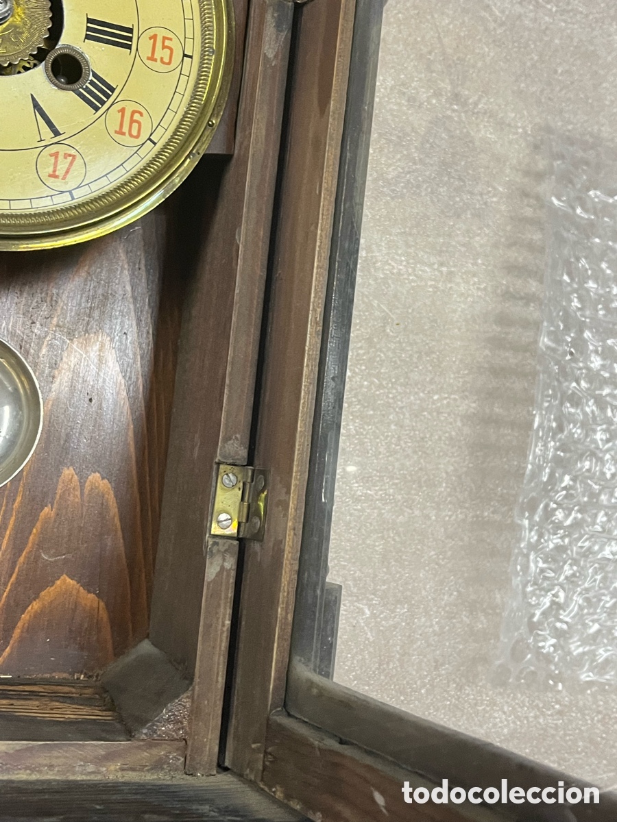 Vintage: Reloj antiguo de pared con p&eacute;ndulo y llave - Foto 23