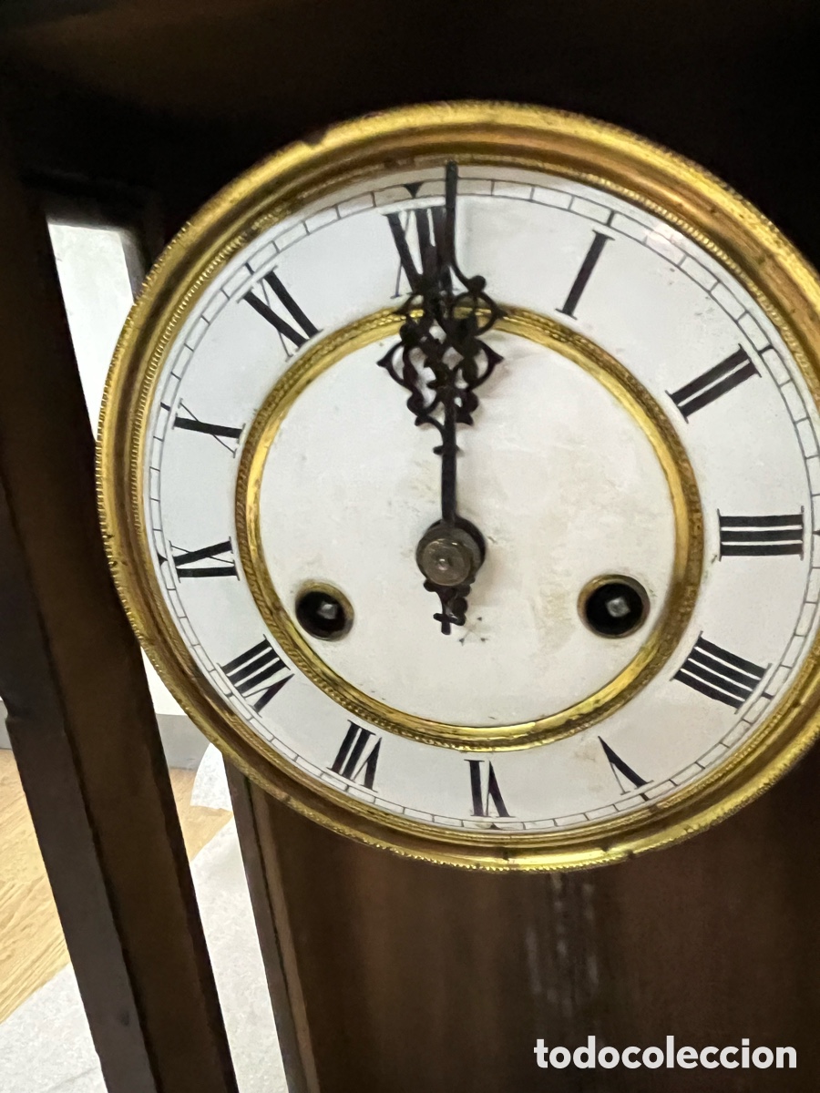 Vintage: Reloj de pared antiguo con p&eacute;ndulo y llave - Foto 5