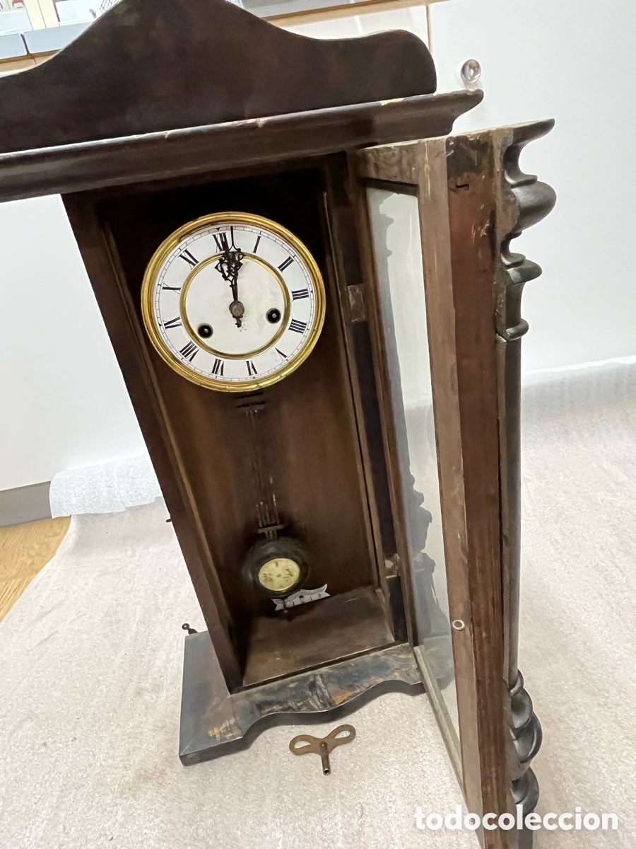 Vintage: Reloj de pared antiguo con p&eacute;ndulo y llave - Foto 9