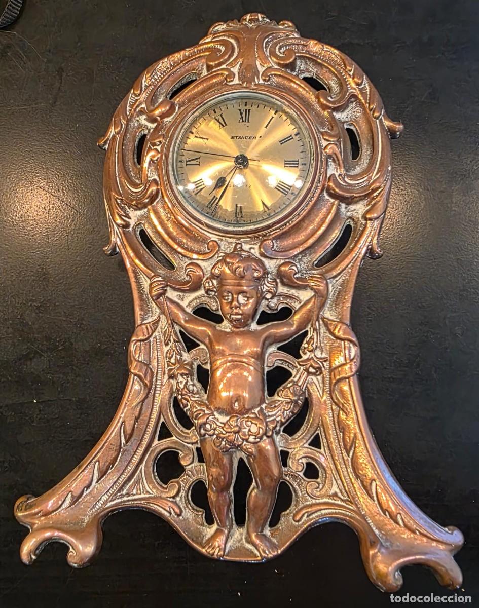 Vintage Uhren: Reloj de sobremesa Staiger Quartz con querub&iacute;n &ndash; Estilo barroco en metal cobrizo calado &ndash; 33 &times; 16 cm