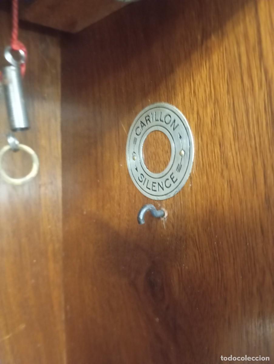 Vintage: Reloj de pared antiguo de madera con p&eacute;ndulo - Foto 5