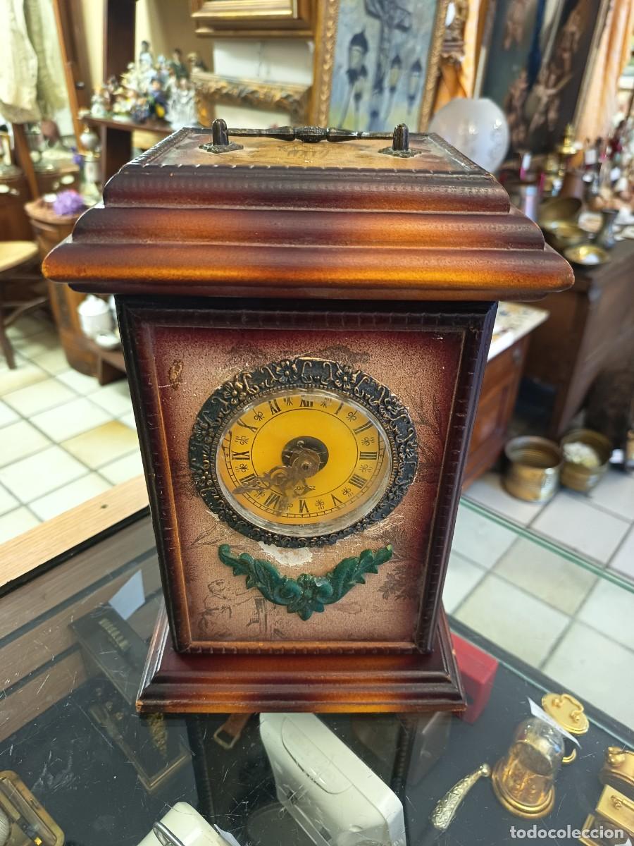 Vintage Watches: Reloj sobremesa con caj&oacute;n guardallaves vintage