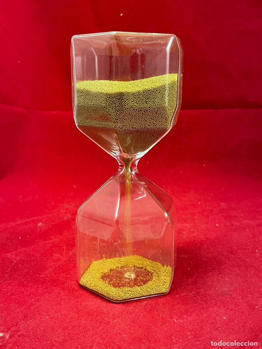 Vintage: Reloj de arena de cristal geom&eacute;trico hexagonal con part&iacute;culas doradas &ndash; 16 cm. 80 segundos