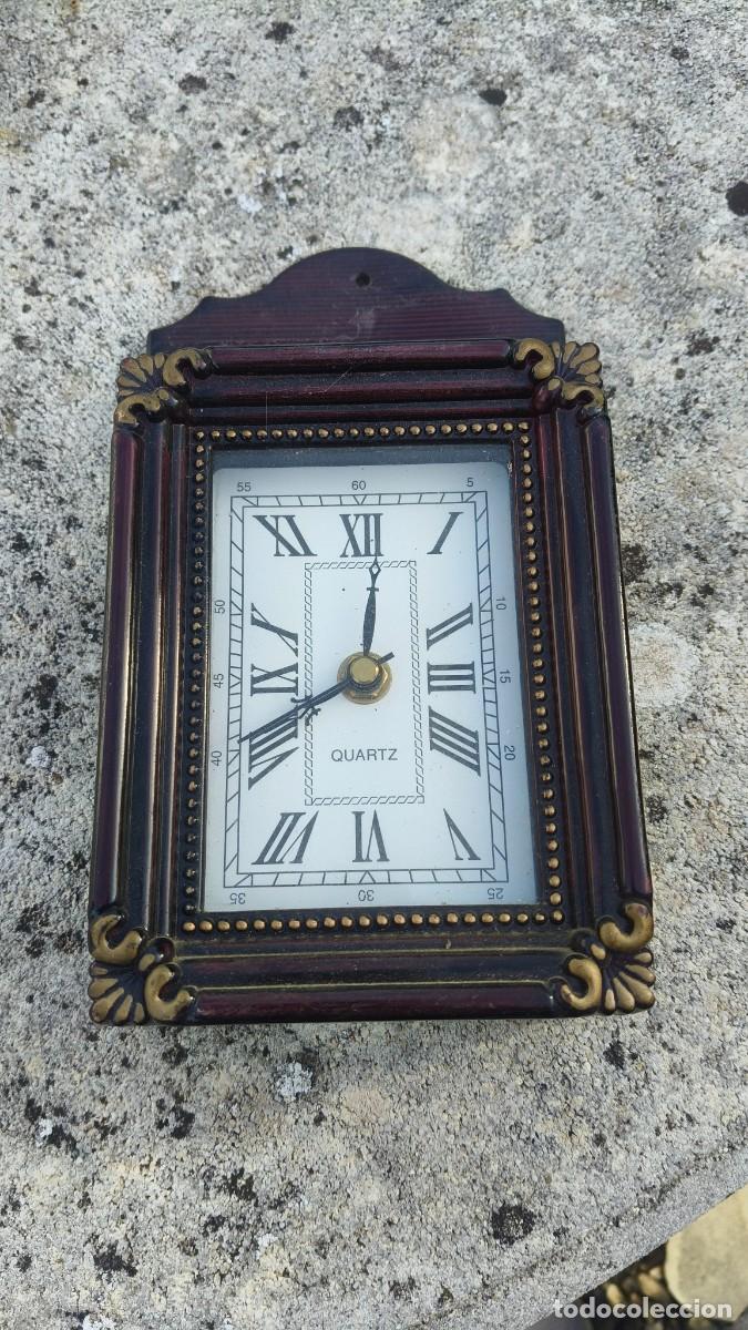 Vintage: Horloge murale quartz bo&icirc;te a clef fonctionne