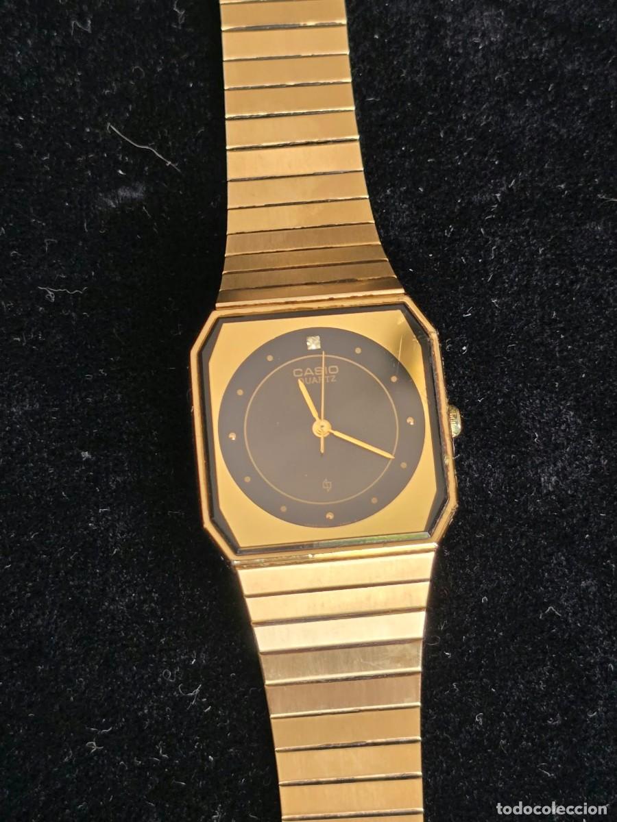 Vintage: Reloj Vintage Casio Quartz (Dorado/Esfera Negra)