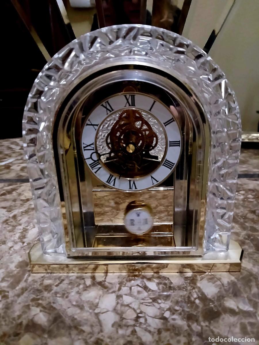 Vintage: Reloj de sobremesa vintage en cristal tallado - Maquinaria a cuarzo y p&eacute;ndulo R/A (En funcionamiento
