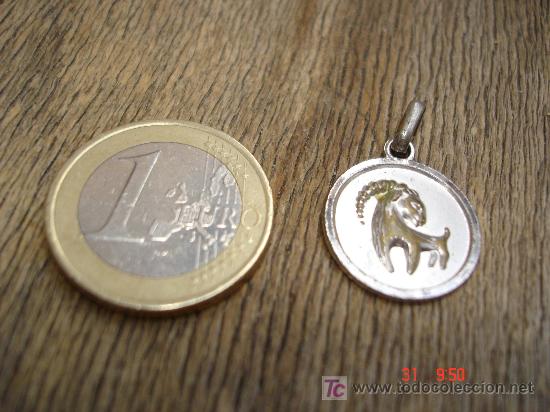 Vintage: MEDALLA CON EL SIGNO DE CAPRICORNIO