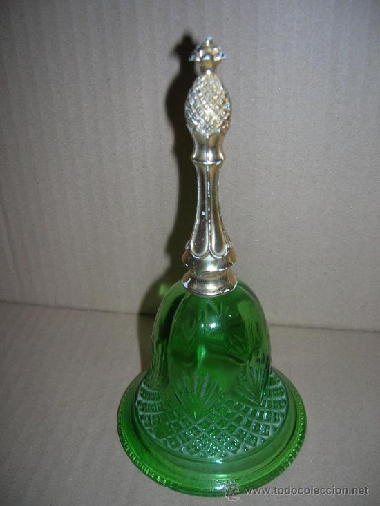 Vintage: Antiguo recipiente o frasco de perfume en forma de campanilla de la marca Avon. A&ntilde;os 70, vacio.