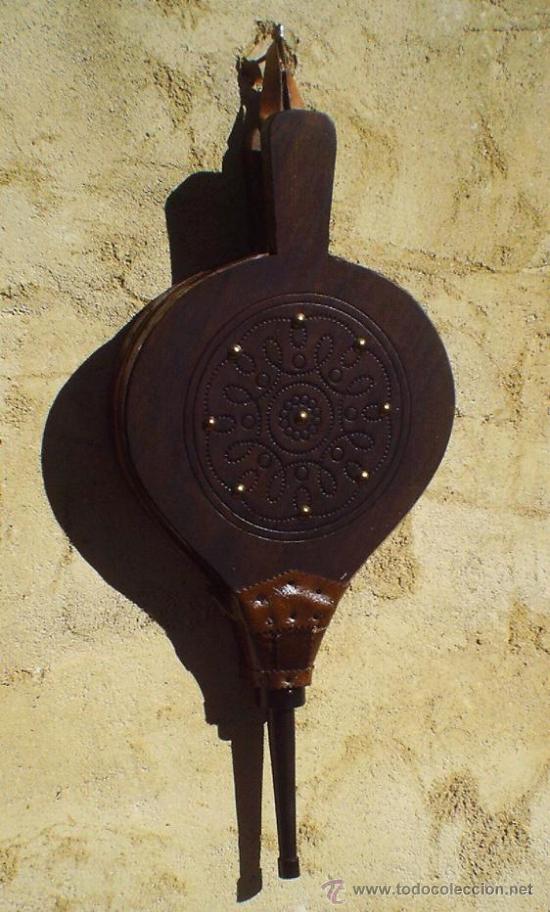 Vintage: fuelle chimenea de madera y piel, flor ,,,fue365