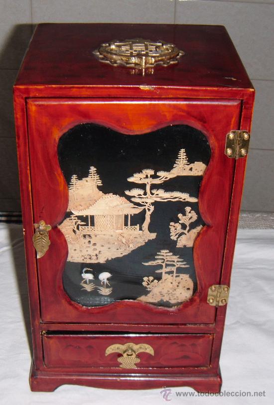 joyero de madera forrado con seda roja