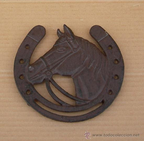 Vintage: herradura con cabeza de caballo de hierro