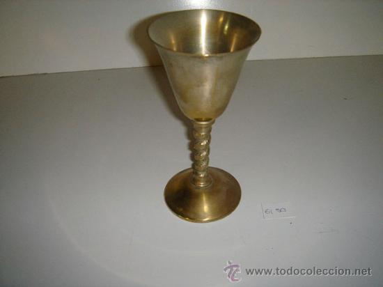 Vintage: Copa de lat&oacute;n plateada. - Foto 1