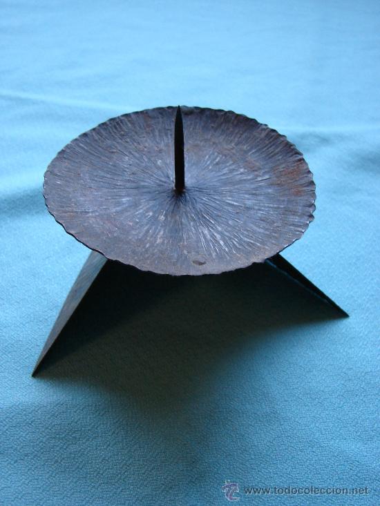 Vintage: CANDELERO ANTIGUO DE METAL - Foto 1