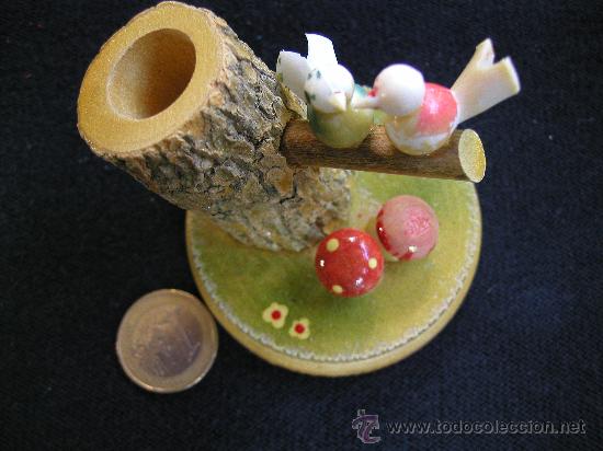 Vintage: Palillero antiguo en madera y baquelita pintado-Pajaritos en un &aacute;rbol-decoraci&oacute;n vintage