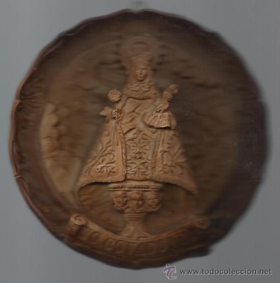 Vintage: ANTIGUO PLATO EN MADERA DE LA VIRGEN DE COVADONGA BARNIZADO GRAN RELIEVE PUEDE SER PASTA